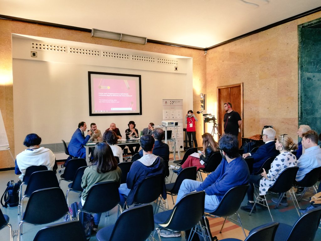 Inizia #artlab19 siamo a #Bari divise tra le varie sale del Palazzo delle poste tra riforma del #terzosettore e pratiche digitali nei processi partecipativi