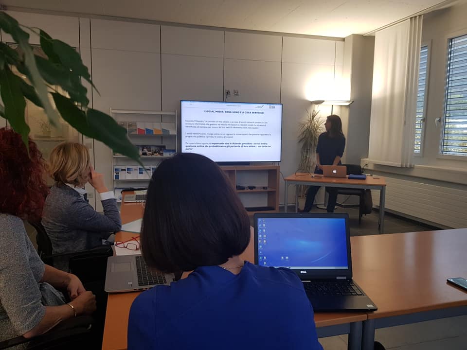 Impariamo ad utilizzare "Linkedin per Marketing e Vendite" insieme a Valeria Re
👉 Lo strumento perfetto per aziende e professionisti
#ottimizzazione #profiles #lezionidalfuturo