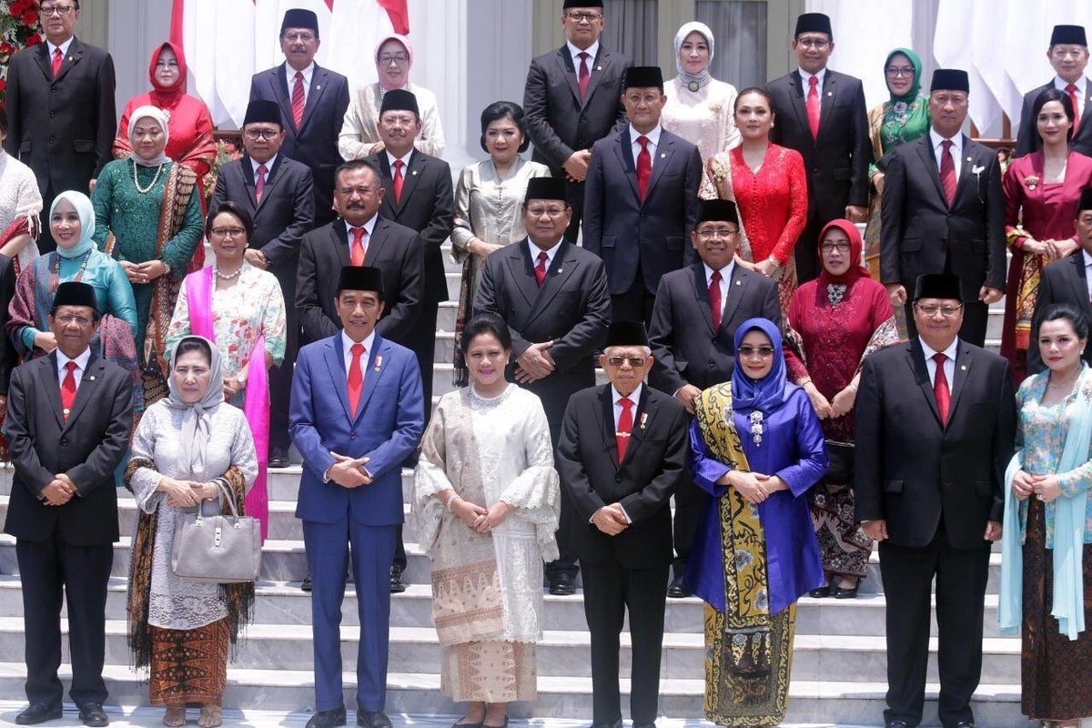 pakantono's tweet photo. [Chorus]
        A#        D#        A#     D#
Di dalam keramaian aku masih merasa sepi
A#         C          F  G#
Sendiri memikirkan kamu
            Cm     B
Kau genggam hatiku 
           A#         F
Dan kau tuliskan namamu
    A#         F
Kau tulis namamu https://t.co/vId38AOWVV