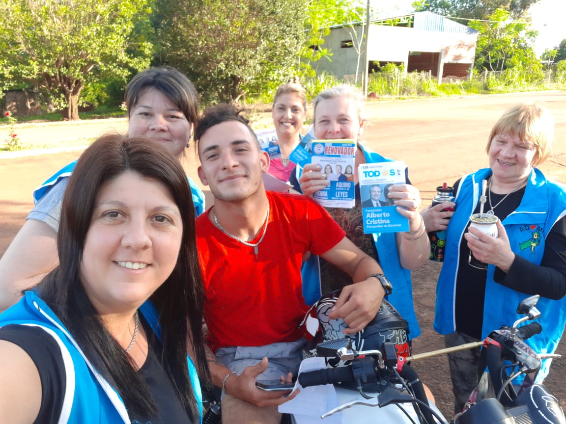 mariluleverberg's tweet photo. #GralAlvear #militancia #casaxcasa 
@ADOMIS_Misiones @udpm_misiones  #CortaConCorta 27/10 TOD☀️S con el MISIONERISMO  @alferdez 🇦🇷

@SartoriDiegoH @ivonneaqui candidatos a diputados nacionales 

@Gladisbangel @vivilurdesmere https://t.co/CzEWL3NwVf