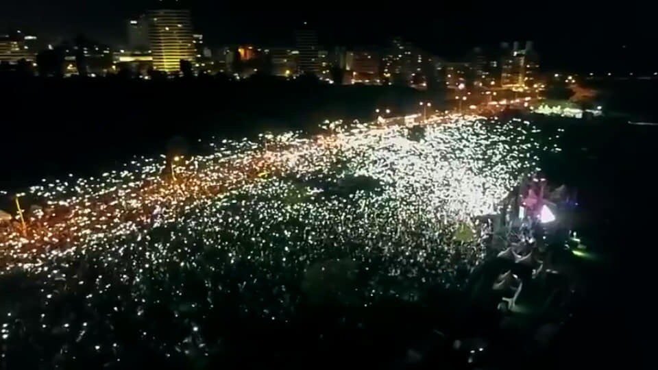 andy40777's tweet photo. # Anoche se juntaron 350.000 personas en el acto, algo bien se hizo, a seguir por mucho más#
#ActoFinalFA
#MartinezPresidente https://t.co/grhORjLX2x