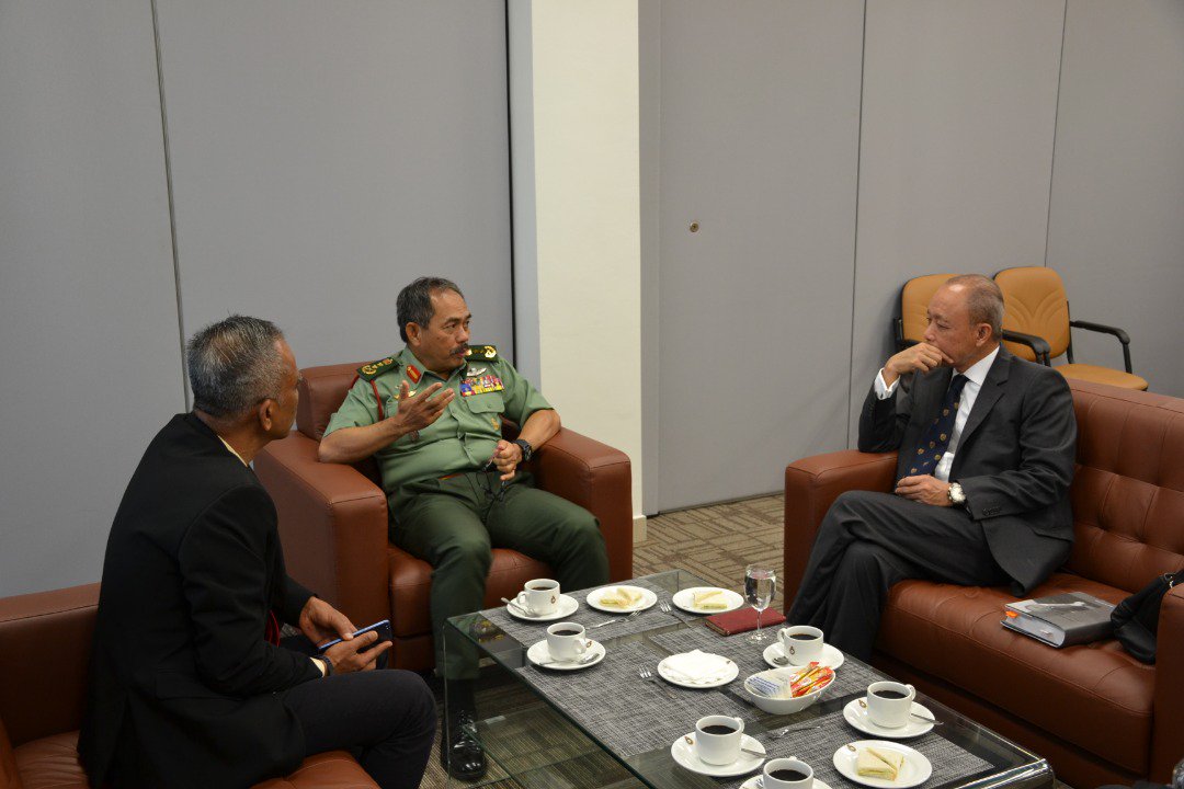 puspahanas's tweet photo. 24.10.19, NRC - The Rightful Honourable Tun Arifin Zakaria, Former Chief Justice of Malaya came and discussed on 'Malaysia Constitutional Crisis  - Perak State Constitutional Episode'. Tun indeed gave the Course Members a perspective from the law on the subject matter. https://t.co/Y5KCFR4ppi