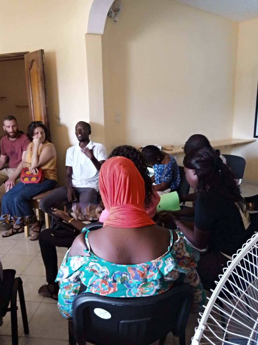 A l'instant au sein du hub. Le partage d'experience avec les différents entrepreneurs présents. 
#JourneePortesOuvertes
#YeesalAgrihub
#Senegal 
#AgripreneurEnAction