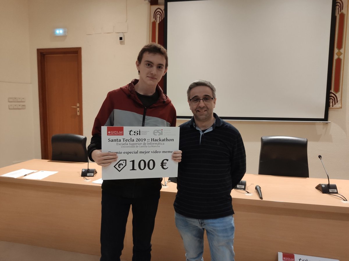 CoralCalero's tweet photo. #HackatonESI https://t.co/xHMXb8DMpL