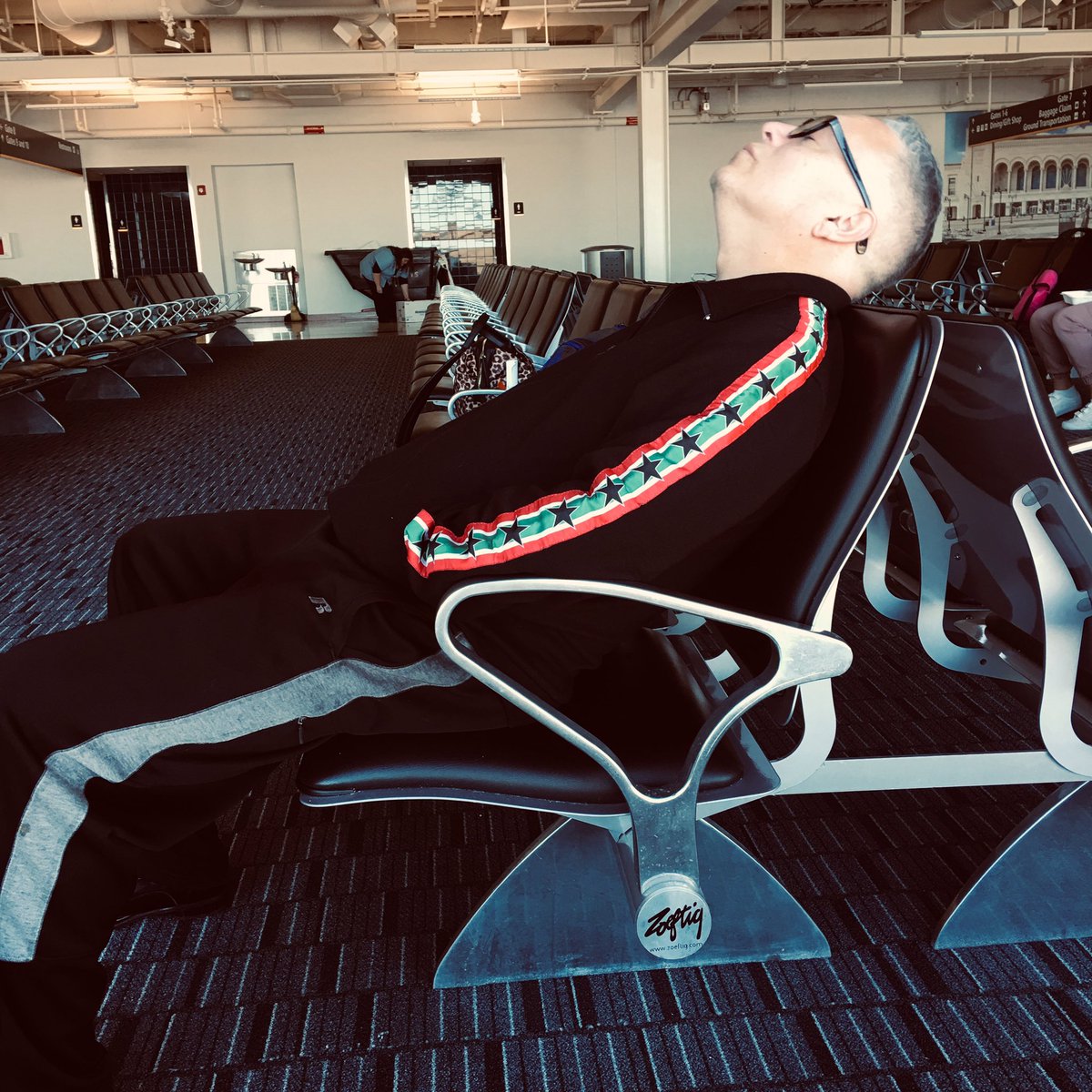 BishopJMachado's tweet image. At the airport!! #decididostour #giradecidi2s 🧳✈️💤