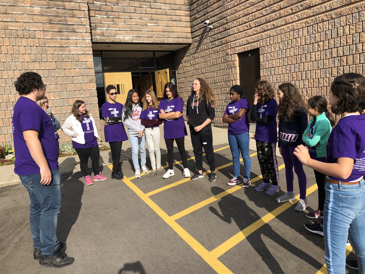 mmecapobianco's tweet photo. Enjoying fun team-building activities with our @HOFAM_DPCDSB YFA students for the Youth Faith Ambassador’s Commissioning led by @StMikesThunder @nicoletta_mrs #BECDMYFA https://t.co/g5bxcEIvve
