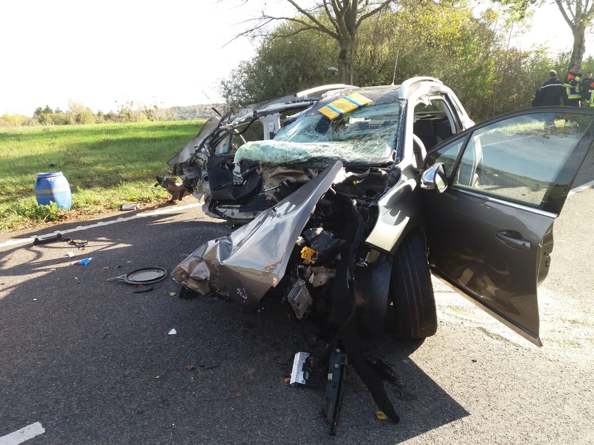 CISSchengen's tweet photo. Schwerer VU zwischen Schengen und Burmerange, Pkw gegen Baum, Fahrer verletzt https://t.co/f0ncliaty8
