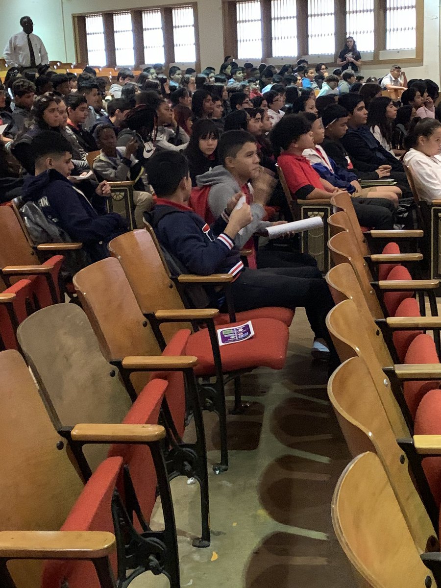 IBnDallasISD1's tweet photo. This morning @BFMSFalcons welcomed 300+ Cary Middle School students to their new home. I’m proud to serve alongside the leaders and faculty as we expand the opportunity for @ibmyp and global mindedness to more @dallasschools students! #whowillIB #DallasStrong https://t.co/Obv7tRPUu1