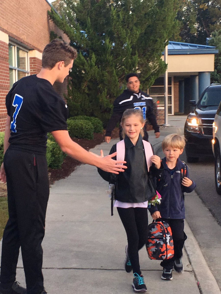 MHS___Athletics's tweet photo. Loved seeing our guys out in the community this morning assisting the elementary schools with their carpool lines. The future Raiders were excited to be greeted by them this morning. Go Raiders! https://t.co/xr8F5AVNFJ