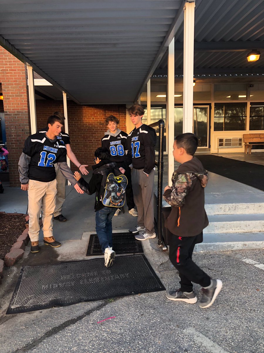 MHS___Athletics's tweet photo. Loved seeing our guys out in the community this morning assisting the elementary schools with their carpool lines. The future Raiders were excited to be greeted by them this morning. Go Raiders! https://t.co/xr8F5AVNFJ