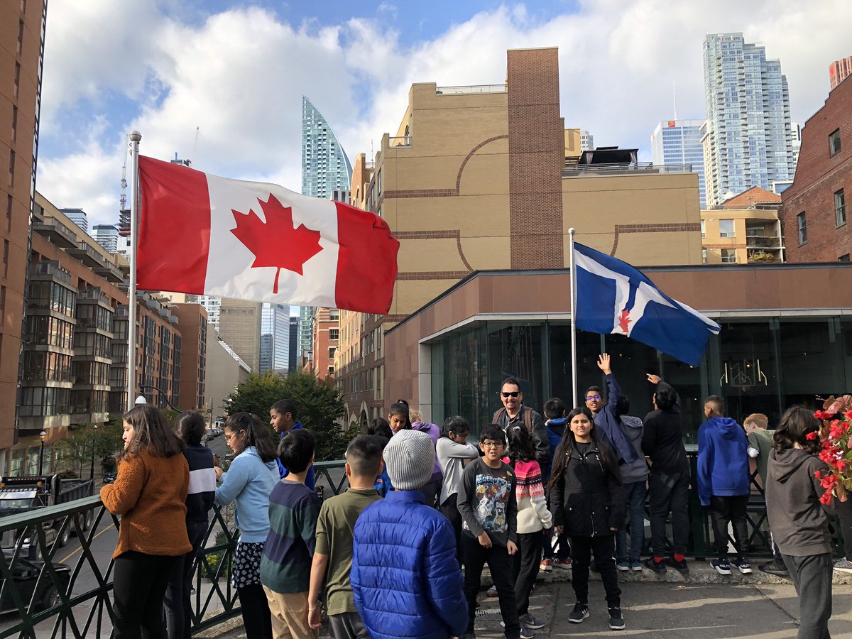 Mrs_DrewDLMS's tweet photo. Beautiful day for @DLMS_MS Ss to explore a part of our history! Learning about how the city of Toronto was established @StLawrenceMkt #grade6socialstudies #communities #pastandpresent #learninglocally https://t.co/fTmDM0wxfV