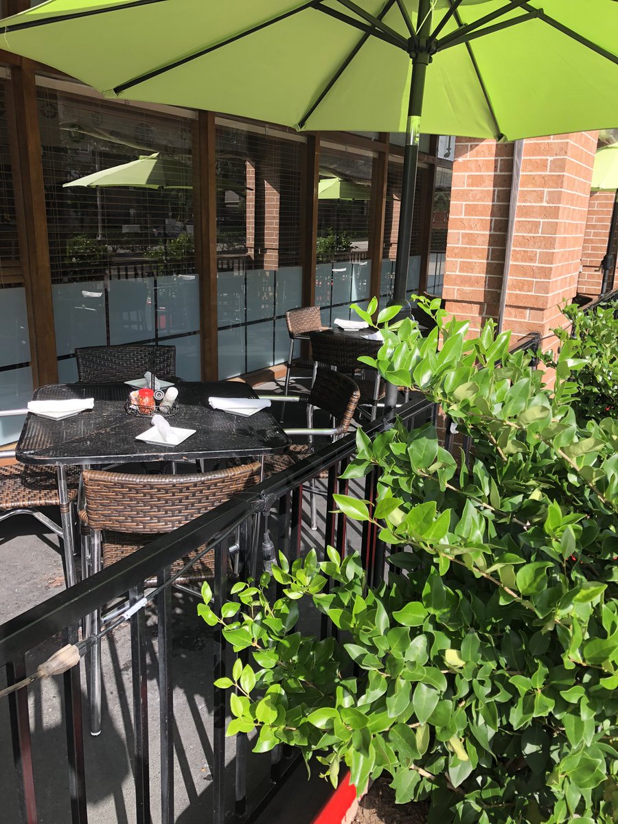BolloHouston's tweet image. Lunch Al Fresco at Bollo today!
#lunch #alfrescolunch #houstonlunch #pizzaforlunch #sandwiches #salad