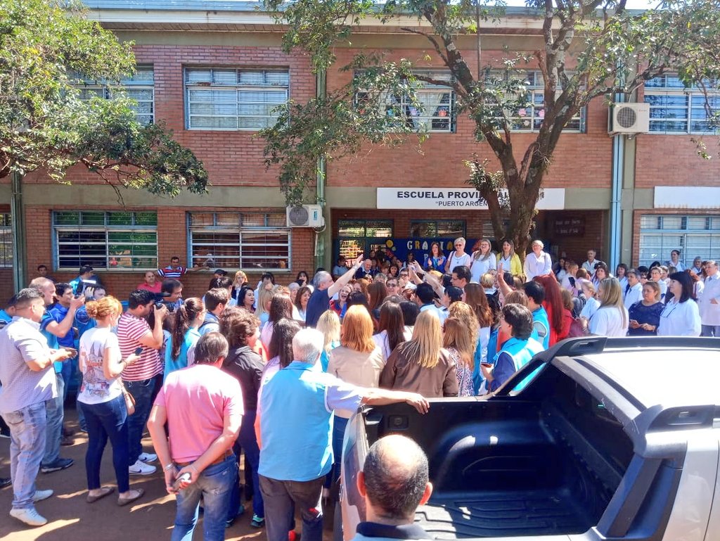 mariluleverberg's tweet photo. Día histórico para la educación misionera!!!! Más directores y vicedirectores que luego de capacitarse y rendir exámenes teorico-practicos, acceden a la ansiada #Titularización 
#SoloEnMisiones 
Entrega de Certificados y Resoluciones "en mano"
@udpm_misiones
@passalacquaok https://t.co/8BIQKE0xYv