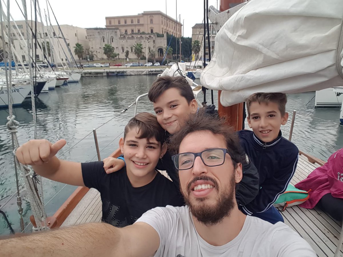 zeninsieme's tweet photo. Con @lisca_bianca e #Leganavalepalermocentro abbiamo portato le ragazze e i ragazzi dello #Zen in #barcaavela per conoscere i rudimenti della #navigazione, l'#ambientemarino e i pericoli che lo minacciano.

#IlluminiamoilFuturo @SaveChildrenIT #ItaliavietataAiminori https://t.co/KLyxPfHfKy