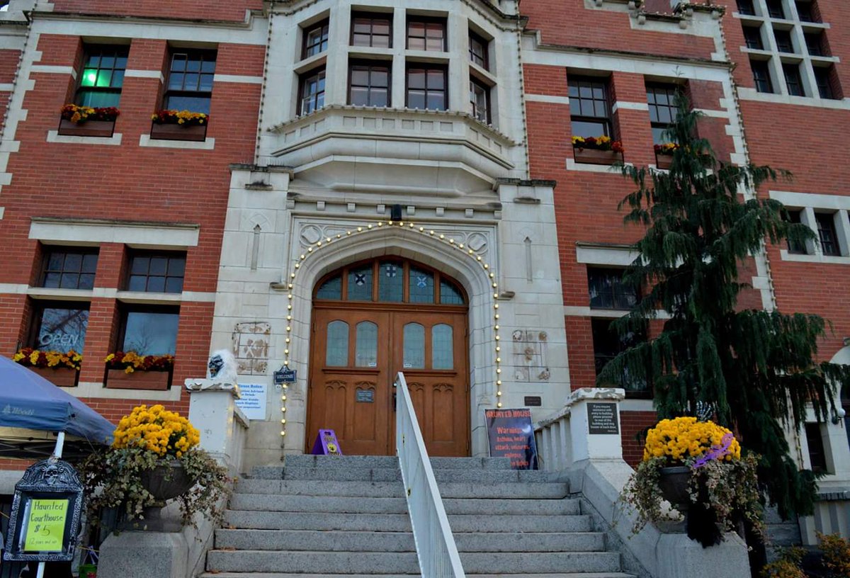 makerloops's tweet photo. Only one more night until our Haunted House at the Old Courthouse! 6pm to 9pm October  25 and 26
#kamloopsevents #kamloopsmakerspace #halloween #hauntedhouse #explorekamloops #kamloopshalloween #kamloopshauntedhouse #spookloops https://t.co/tLxU1h7EYY