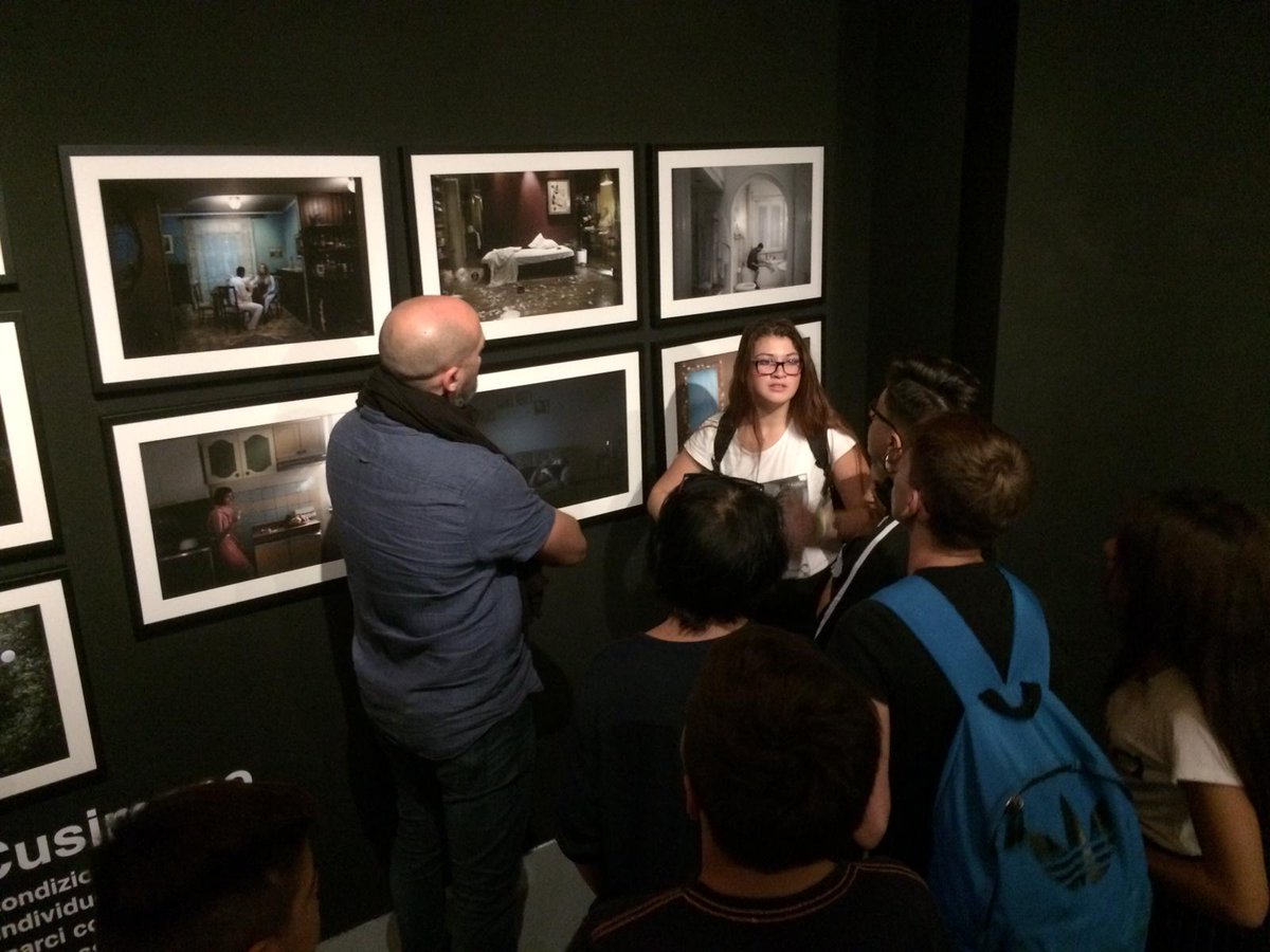 zeninsieme's tweet photo. Le nostre #ragazze e i nostri #ragazzi con @egliseart alle mostre del #centrointernazionaledifotografia per #IlluminiamoilFuturo di @SaveChildrenIT 

#ItaliavietataAiminori https://t.co/vWNoJ3UYIv