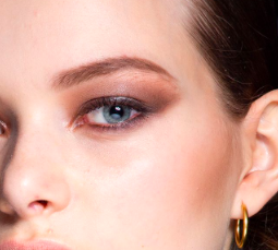 clairemarieyol3's tweet photo. Looking for the perfect way to complete your fall look! Make is the way to go! Here are 3 new looks you need to start wearing NOW!! #redmattelips #flushofblush #smokeyneutrals https://t.co/oaytrMZ5Du