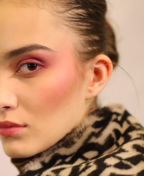 clairemarieyol3's tweet photo. Looking for the perfect way to complete your fall look! Make is the way to go! Here are 3 new looks you need to start wearing NOW!! #redmattelips #flushofblush #smokeyneutrals https://t.co/oaytrMZ5Du
