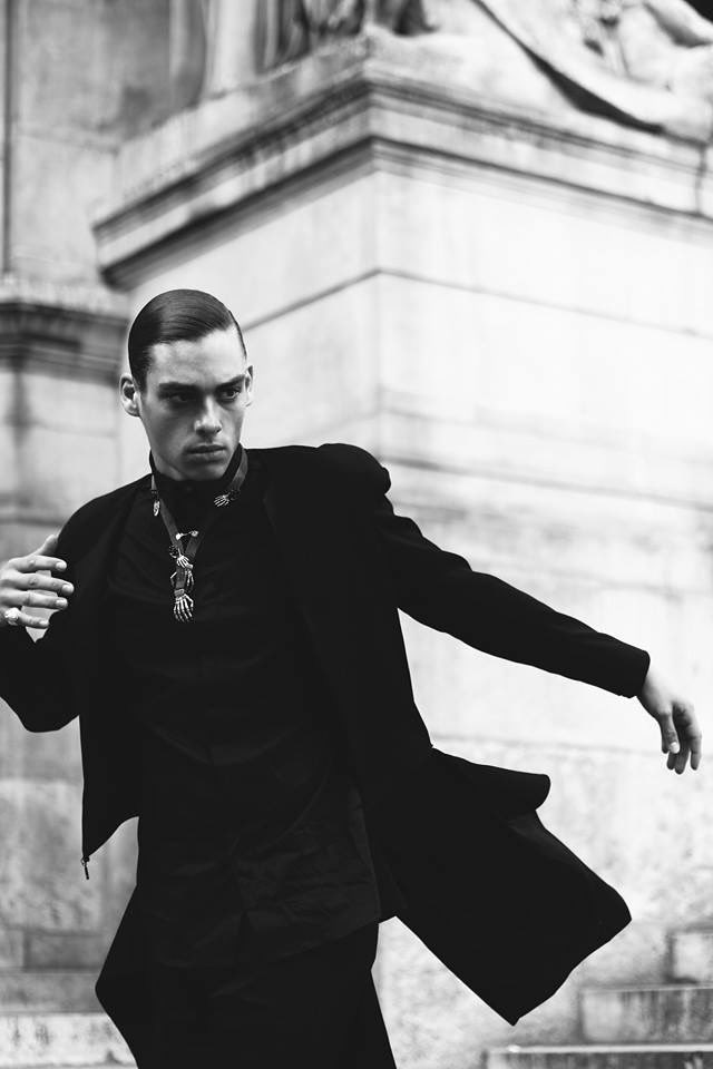 antoine_musy's tweet photo. In a parallel universe, if #TomRiddleSenior had been a wizard 😏
#TheHouseOfGaunt - #LordVoldemortOrigins
📸 : Katia BDR https://t.co/QlB9Ef3rq0