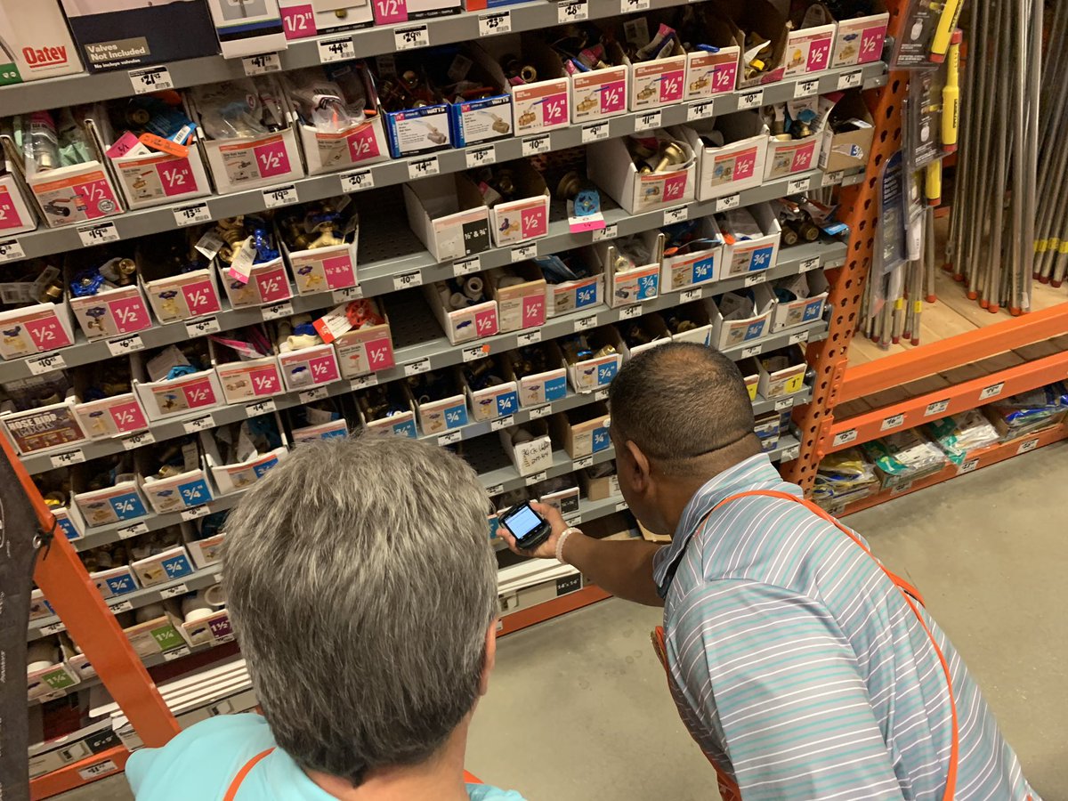 Great Q4 District training in D115! Thanks to team 6319 for hosting! #Q4Shelfie @EfrenExports @Cff025Fines Driving Sales in 2H!