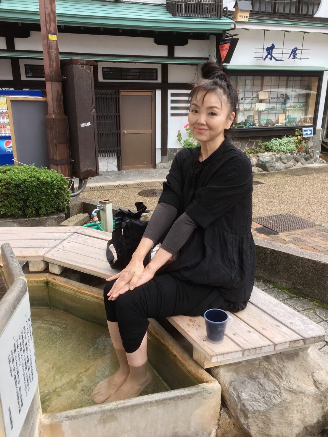 تويتر 松田美由紀 على تويتر 昨日は三朝温泉のシンポジウムで講演させて頂き 今日は足湯に行きました やっぱ足湯は大切だなぁ 毎日入りたい T Co Cjzsvnd46n