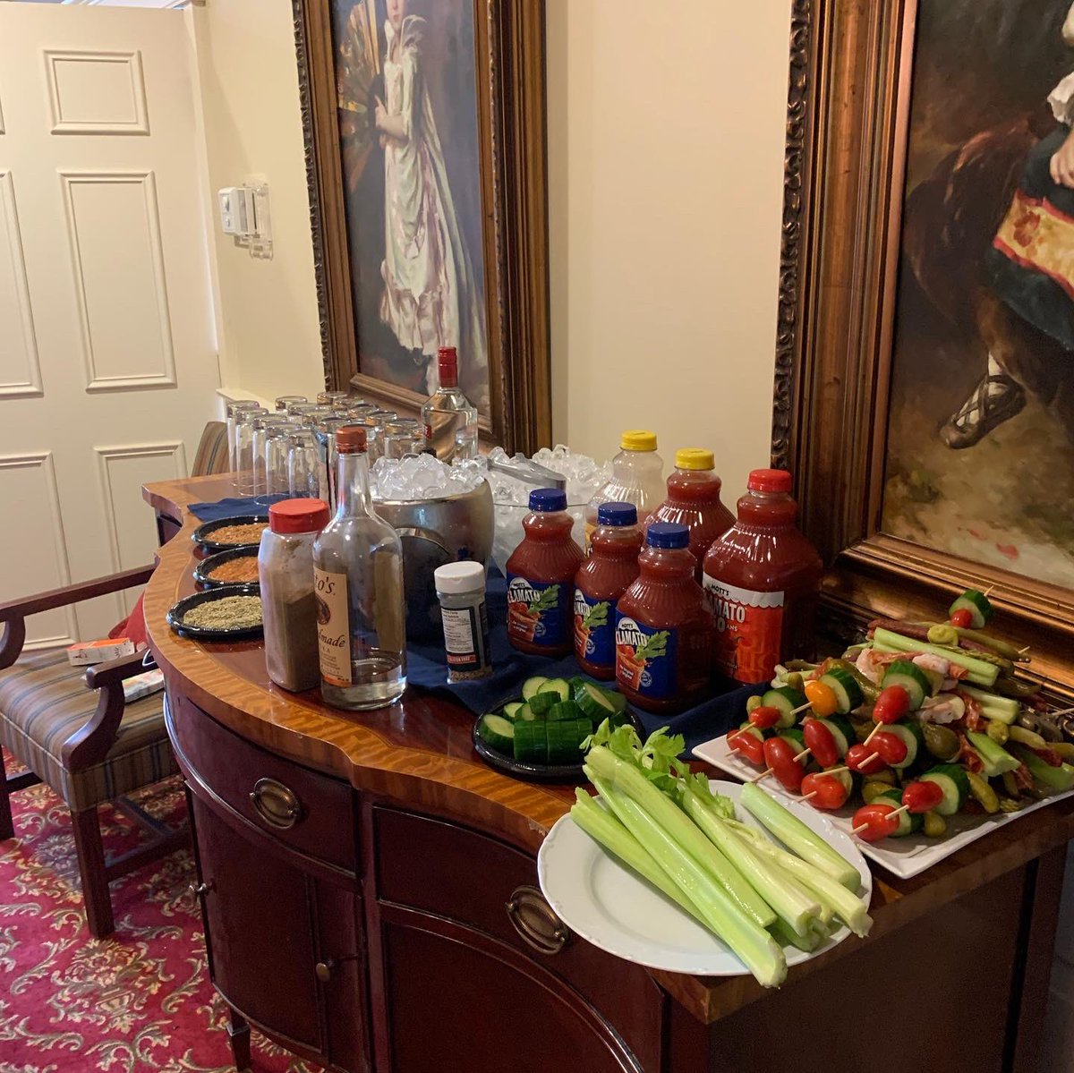 jroy5's tweet photo. When your away at #ceo #retreat with @TECCanada group #355 after a long hard day it is alway good to get a visit from #drcaesar and custom made #Caesarbar at @RiverbendInn @MottsClamato @theextremebean @WalkersOneshot https://t.co/CdEt8hjLuq