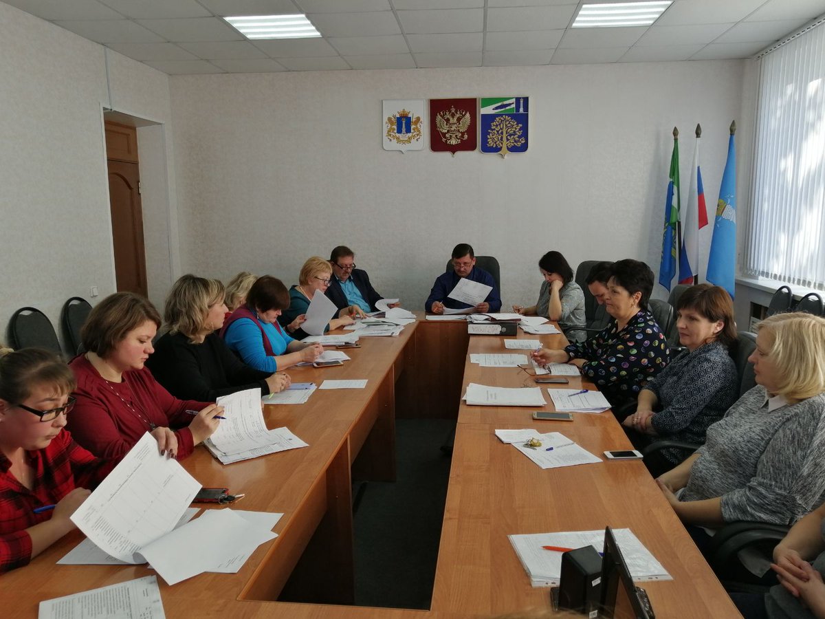 Приняла участие в очередном заседании рабочей группы по рассмотрению итогов реализации Национальных проектов на территории Майнского района за 9 месяцев 2019. Доложила об итогах по проектам "Популяризация предпринимательства" и "Акселерация субъектов МСП"
#ЦРП 
#НацпроектМСП