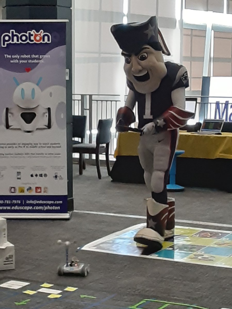 TeachDonnelly's tweet photo. My new co-teacher! Bringing home new concepts for tech integration! #LRESlib #MassCUE https://t.co/R8dHhKzq6j