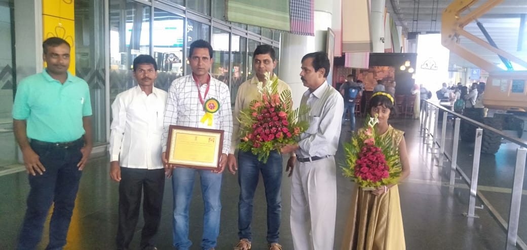 IsgppM's tweet image. Return home after wining Nanaji Deshmukh Rashtriya Gaurav Gram Sabha Puraskar-2019 from Ministry of Panchayati Raj, Government of Government of India.
Gram Panchayat Name: Sarbot
Block- Garhbeta-II
Dist- Paschim Medinipur (WB)@isgppII @purkaitISGPP @mvraoforindia @mopr_goi