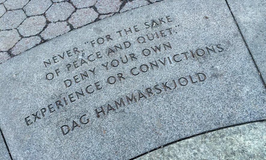 DagHammarskjold's tweet image. On this #UNDay, we urge all @UN staff to take another look Dag #Hammarskjöld's Oxford lecture, where he paves a principled path for the international civil service. #ICS100

👉daghammarskjold.se/publication/th…