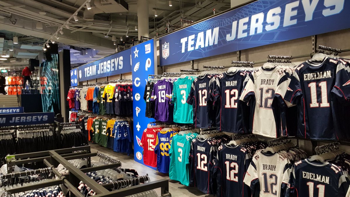 encapsulite_uk's tweet image. .@NFLUK is the home of 🏈 in the 🇬🇧 and shares the fantastic new stadium for @SpursOfficial ⚽️ 
The #RetailLighting in the NFL store is Encapsulite RGB30 &amp;amp; was specified by M&amp;amp;E company Electro Tech

Illuminating By Design 

#LinearLEDS #LightingDesign