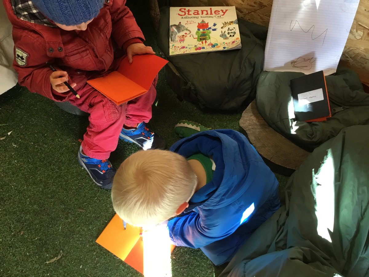 ColintonPrimary's tweet photo. Cosy in the outdoor shelter, mark making in our own mini books and choosing stories of interest #selfdirectedplay #childled #literacy #finemotorskills #aloveofbooks ๐ฒ๐โ๏ธ๐๐๐ฟ https://t.co/LbqvJlCXW9