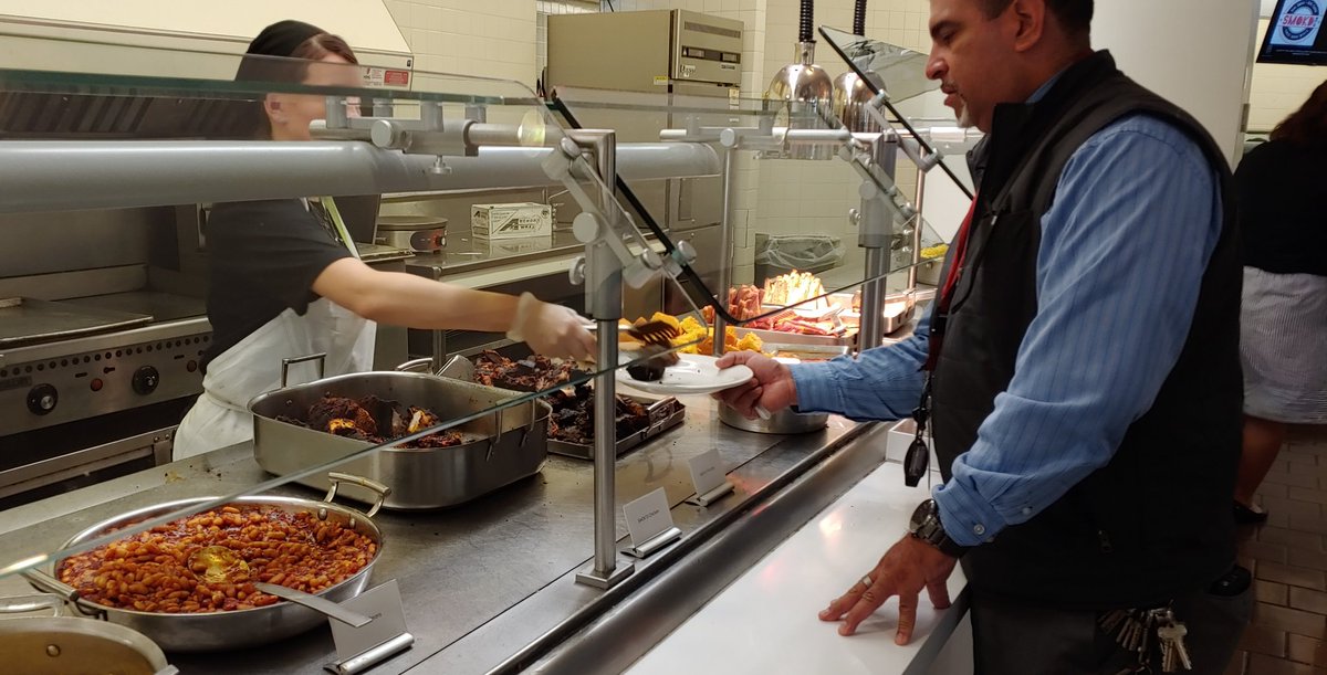 Flik_at_EF's tweet photo. Yesterday we had another successful SMOK'D lunch at EF.  Yum!
#smokedribs #smokedchicken #smokedmushrooms #smokd #flikisgreatfood #flikisfun #eatshareconnect
@FlikISDining @FLIKhospitality @EF_Academy https://t.co/kyAdq0YRvo