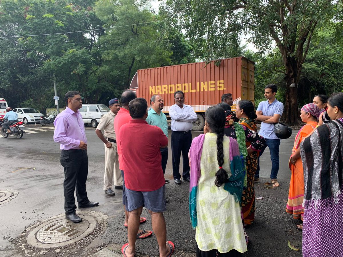 pcmcindiagovin's tweet photo. Citizen's feedback for co-creating solutions to ensure resolution of garbage vulnerable points. Mr Shravan Hardikar, MC & CEO Smart Cities, Mr Poman, https://t.co/uI9i3jJU7Z Smart Cities, Dr. Roy, HOD Health, Mr. Shah, Project Pulse Mr. Mony CTO.
#saynotogarbage #swaachbharat https://t.co/QSUJ2D49fg
