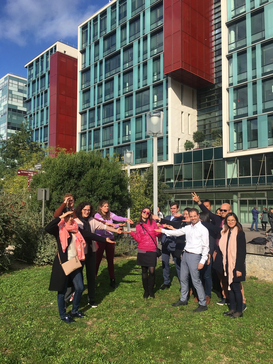 caro_phan's tweet photo. Le centre de compétences OTOP de la DTOA voit la vie en rose pour #AXAOctobreRose &amp; #AXAAtoutCoeur 🎀 ! https://t.co/1NVyzuXCUZ