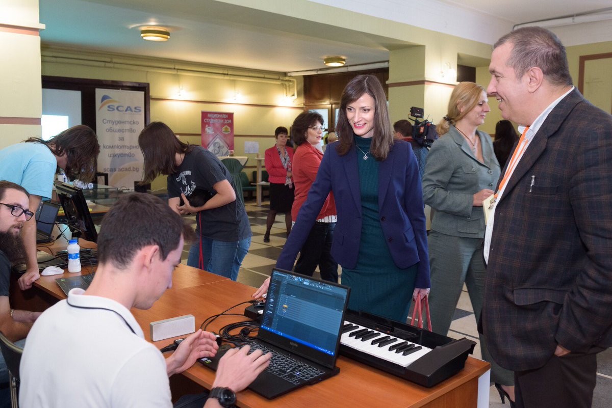 EU youth is full of talent, potential &amp; creativity! The proof today at Computer Space Festival in #Sofia, combining art &amp; digital. We must continue to support the links btw art &amp; new tech for an always more creative, ethical &amp; digital EU for all.