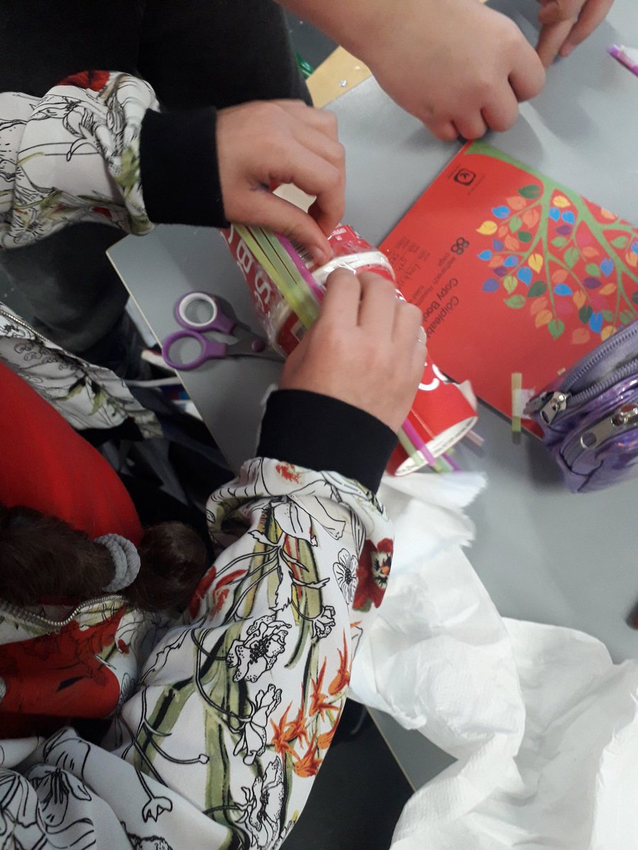 5Eetns's tweet photo. Tremendous fun this morning with this mornings STEM challenge: Which group can design a floating device to hold the most passengers? (1 passenger = 1 5c coin) https://t.co/HyTqV84lKb