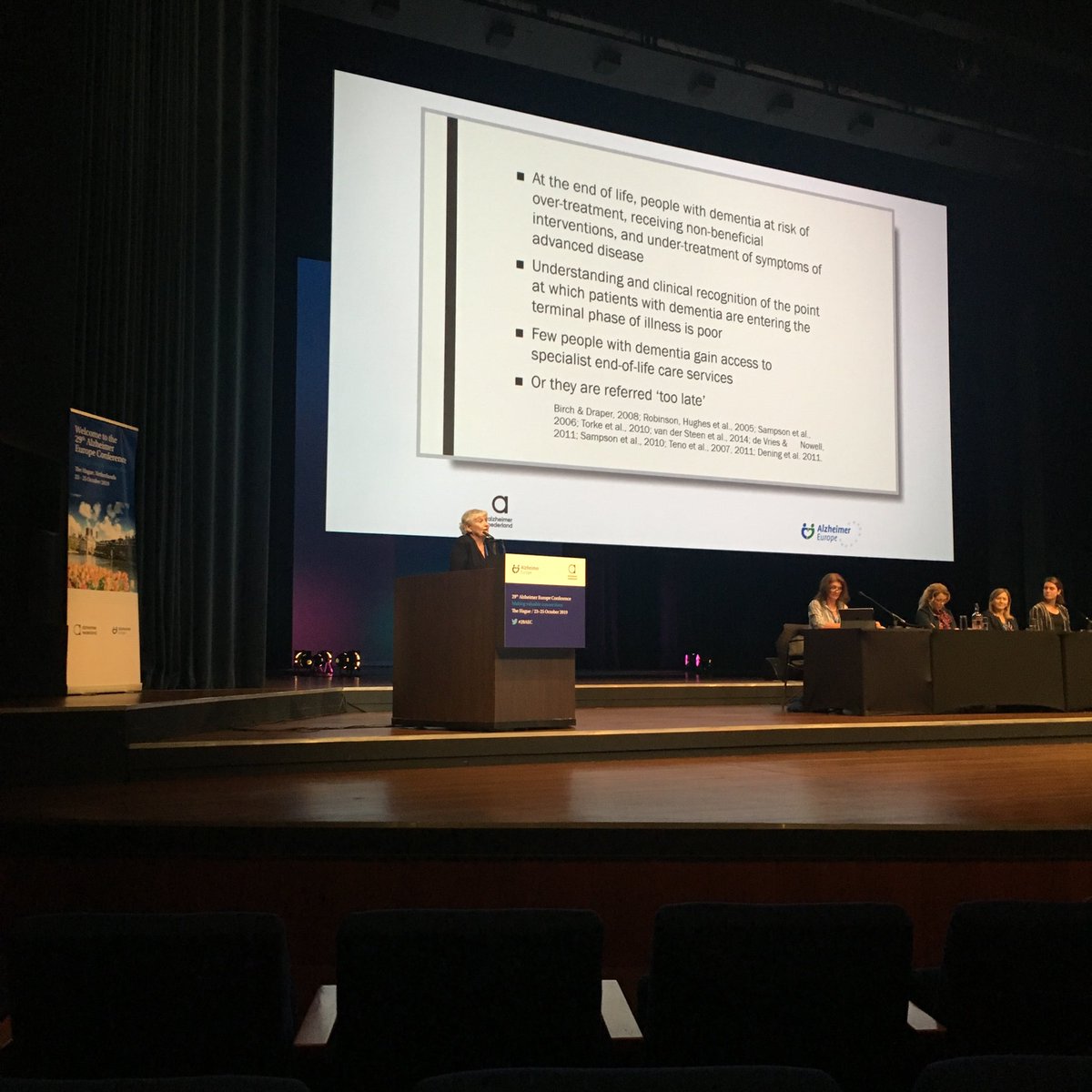 ⁦<a href="/AlzheimerEurope/">Alzheimer Europe</a>⁩ ⁦<a href="/DementiaUK/">Dementia UK</a>⁩ @DeMontfortUniversity Kay De Vries talks about ACP in dementia - referencing me +++ yay!