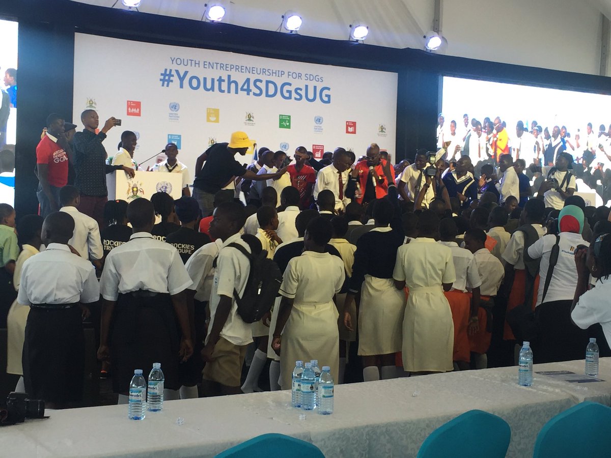 SmartYouthNet's tweet photo. #youth #Youth4SDGsUG though music , the youth and young people are able to understand #SDGs in their local culture and Languages #LeaveNoOneBehind #techSDGs #SDGRUN2019 @UNinUganda @GovUganda @youthgogreenug @UyonetUg https://t.co/ymKxjFKQ7W