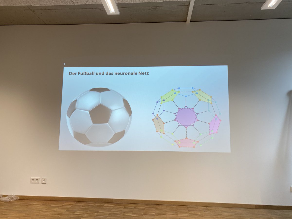IT_Digital_AC's tweet photo. Interessanter Ansatz: Übertragung der Arbeitsweise neuronaler Netze auf die Entscheidungsfindung bei großen Gruppen. #fav2019 https://t.co/2VPA6bEKqi