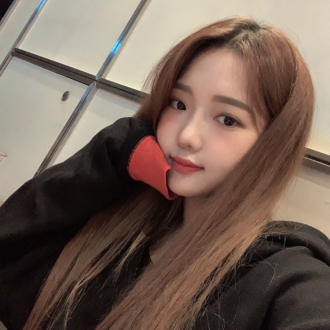 realfromis_9's tweet photo. [#지선] 오늘 좋은 하루 보냈어요?🤔💭 https://t.co/kgs6GQLykU