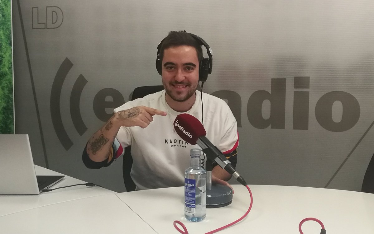 yesicasc's tweet photo. Vaya #discazo se ha marcado @JavierBeret... Atención a #Prisma, #Sentir, #Sueño (con @pabloalboran) y #Coseme (con @vanesamartin_). Mañana podréis escuchar el álbum completo. Es una pasada!! Me declaro fan!! 😜😜.
Tenéis la entrevista en la fonoteca de @esKilometrocero @esradio https://t.co/sxds2wQzh3