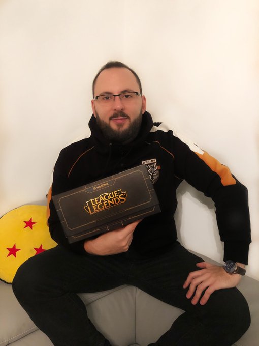 Tweekzila's tweet image. J'ai une merveilleuse @wootbox_fr à vous faire gagner pour les 10 ans de LoL, merci pour le cadeau!
Je tire au sort sur les RTs ce Lundi 28/10

DES GOUDIZ, PRENEZ LES GOUDIZ

#lolwootbox