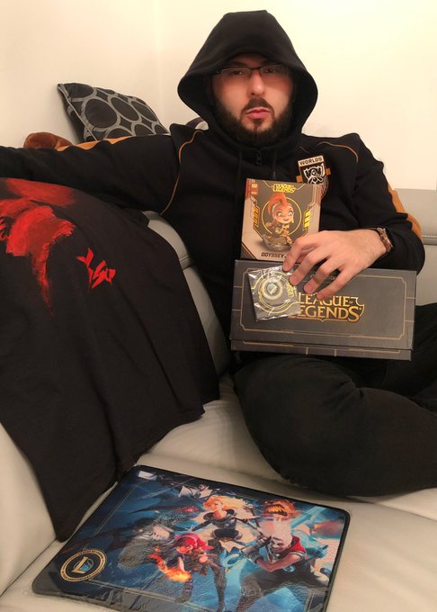 Tweekzila's tweet image. J'ai une merveilleuse @wootbox_fr à vous faire gagner pour les 10 ans de LoL, merci pour le cadeau!
Je tire au sort sur les RTs ce Lundi 28/10

DES GOUDIZ, PRENEZ LES GOUDIZ

#lolwootbox