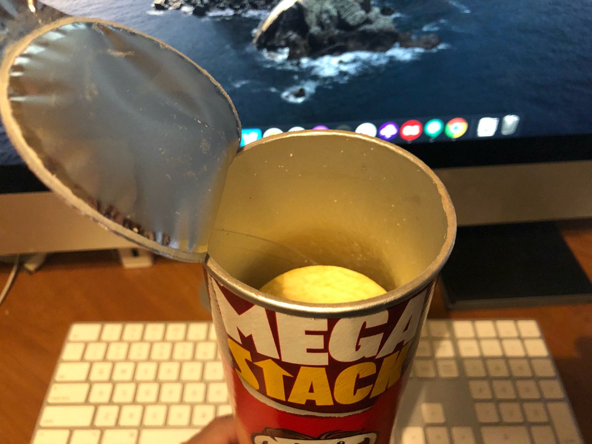 JoeSiegler's tweet photo. My wife picked up one of those "Mega Stack" of @Pringles chips. Opened it, and the area where it says "Mega Stacks" is empty - the chips start exactly below the extra space, which is just air. Way to make people think they're gonna get more - and not deliver :( #PringlesStack https://t.co/Qlq22UrdtG