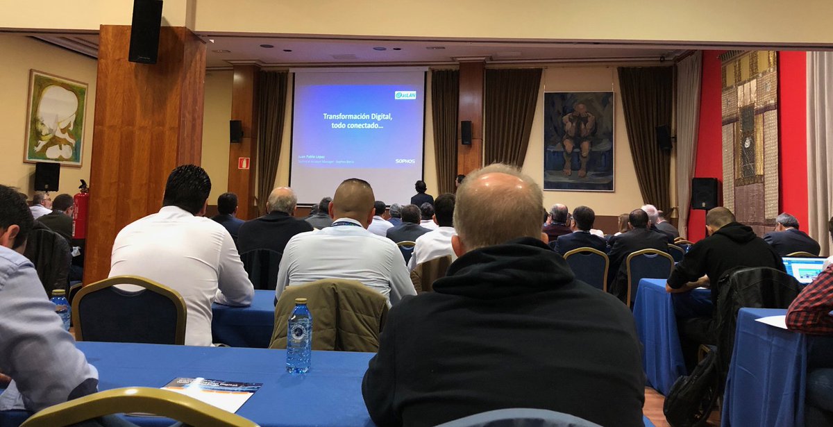 dinahosting's tweet image. Entornos multicloud, Inteligencia artificial, redes 5G... Hoy participamos en el #ForoAslan sobre #TransformacionDigital.