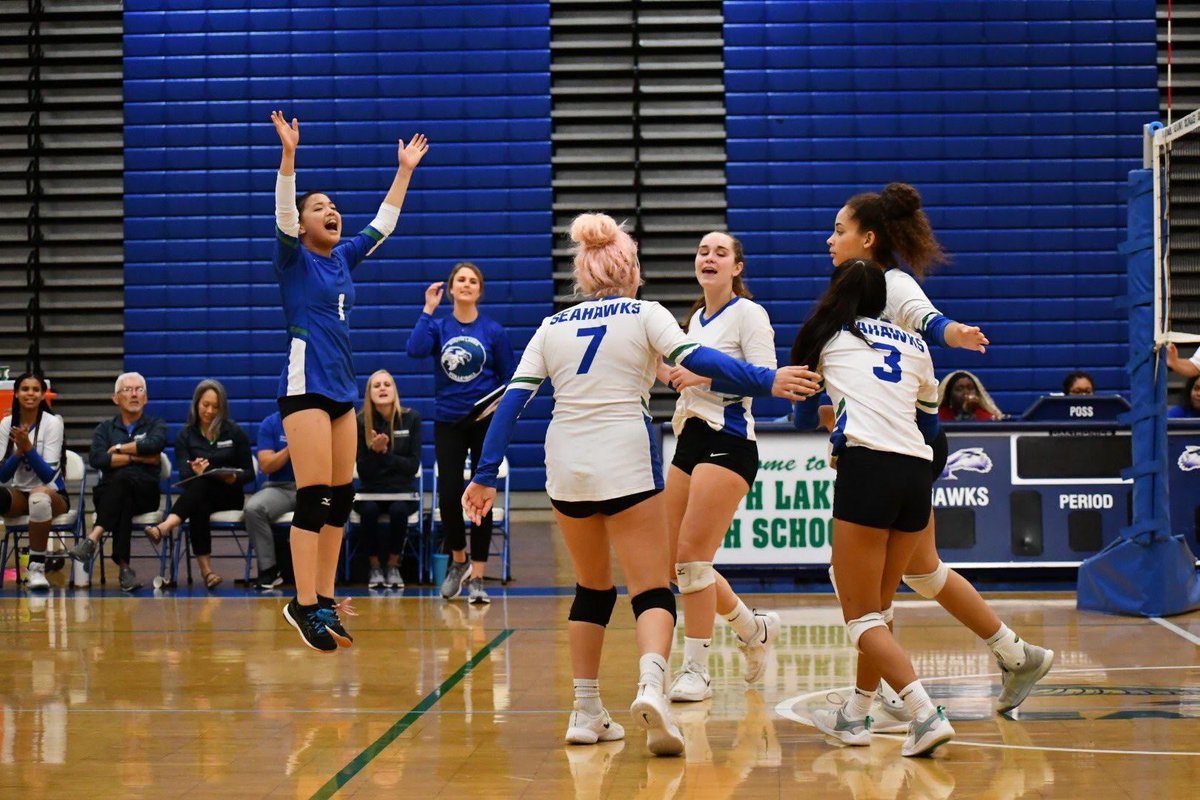 SouthLakesVB's tweet image. 🙌HANDS UP🙌 if your ready for PLAYOFFS!!!!! #SLHSVOLLEYBALL competes in the first round of districts tonight at 7:00 pm at home vs @yhssports @SeahawkSports @SeahawkShoutout @SeahawkBoosters @southlakeshs