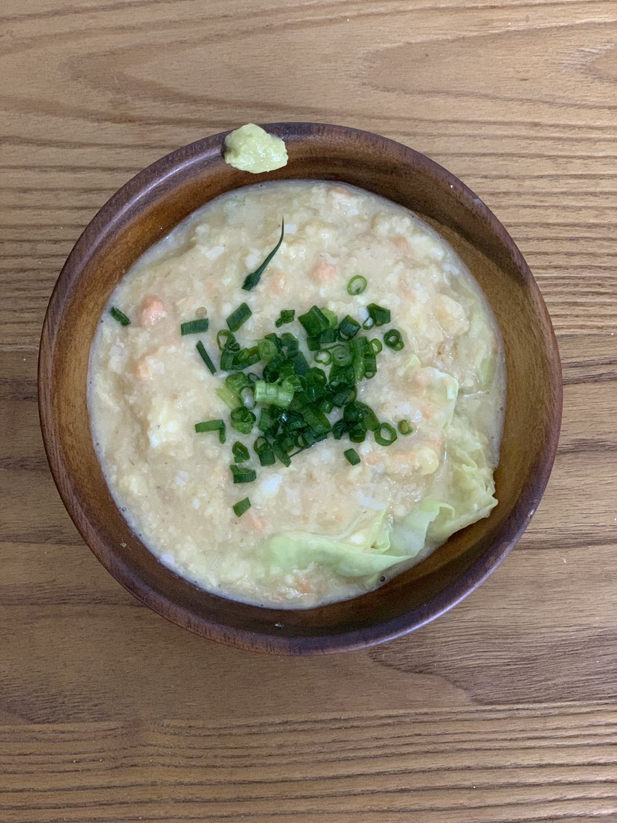 じゅん 痩せるズボラ飯 寒い朝にホッとするおいしさ オートミールで鮭粥 作り方 オートミール30g キャベツ少々 鮭フレーク大さじ1 鶏ガラ小さじ1 醤油小さじ1 溶き卵1 水0ccを器に入れて混ぜる 500wで1分半レンチンして混ぜ 再度1分