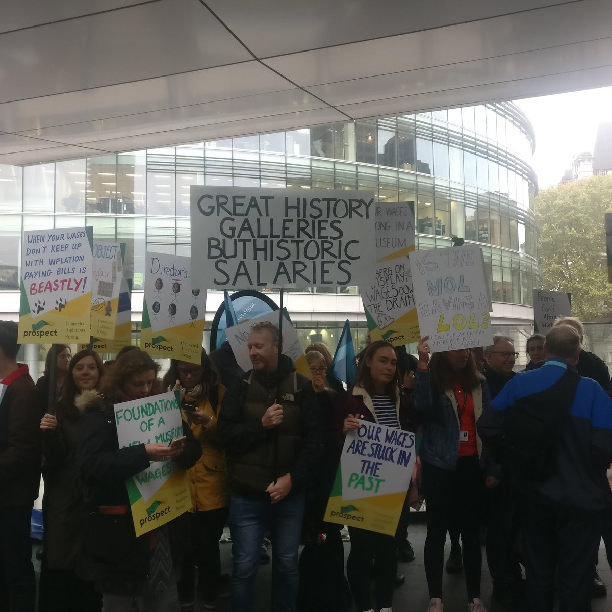 ProspectUnion's tweet photo. London is one of the most expensive cities in the world, and although @MuseumofLondon staff love teaching Londoner's about their history, they can't afford it anymore.
This has to change #MOLpay #ProspectProtects https://t.co/EbrGXCEOEt