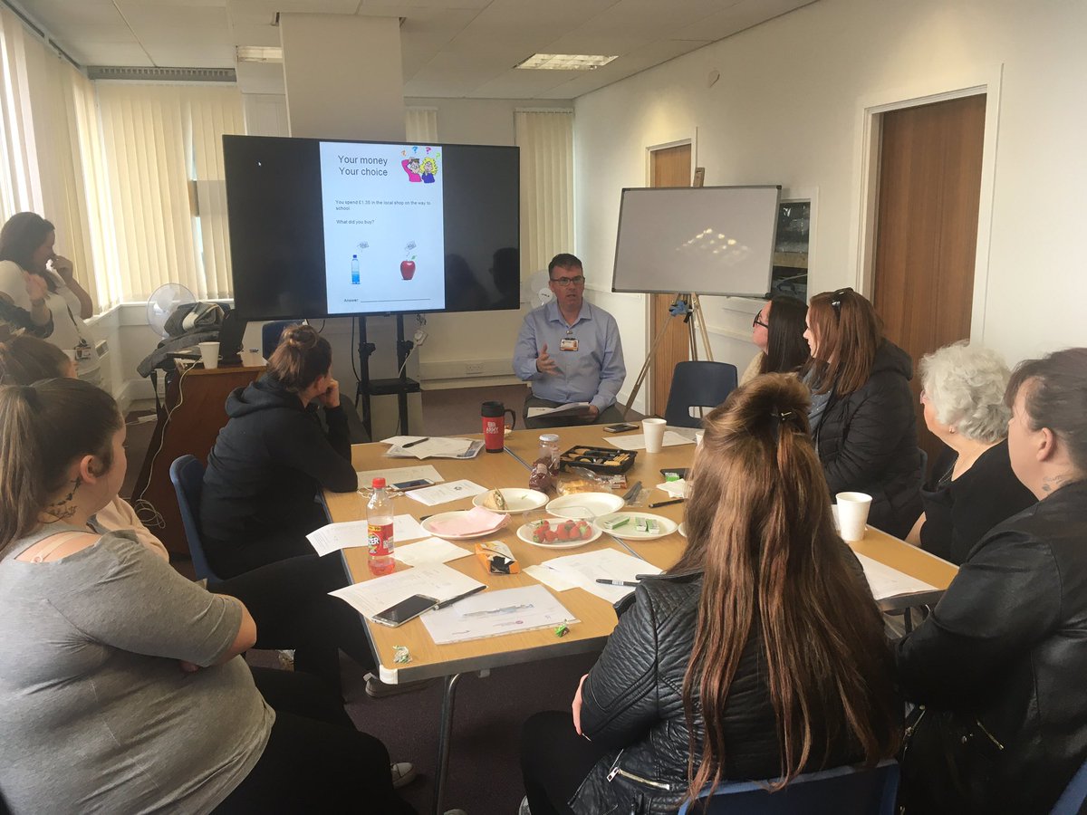 ISMoneyAdvice's tweet photo. Thanks to @OPFS group for hosting @nlcpeople and Cumbernauld Central Credit Union today. The group learnt about saving regularly and reducing the use of credit for every day essentials 💰Excellent input from Jim McPake and the Credit Union. #MAPSpilot https://t.co/EQInbxMDfj